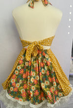 Load image into Gallery viewer, Large 70s Flower Power Co-Ord Tie Top Set
