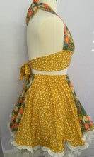 Load image into Gallery viewer, Large 70s Flower Power Co-Ord Tie Top Set
