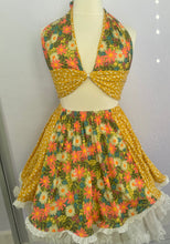 Load image into Gallery viewer, Large 70s Flower Power Co-Ord Tie Top Set
