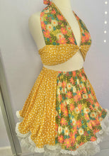 Load image into Gallery viewer, Large 70s Flower Power Co-Ord Tie Top Set
