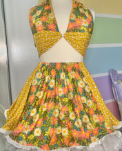 Load image into Gallery viewer, Large 70s Flower Power Co-Ord Tie Top Set
